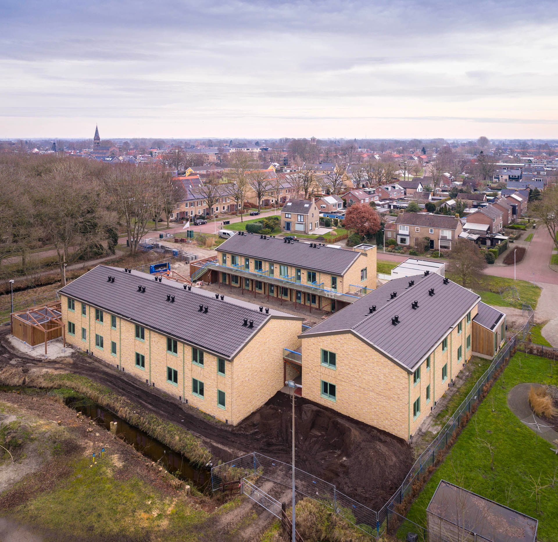 Buurtwonen; woonzorglocaties met een sterke buurtverbinding